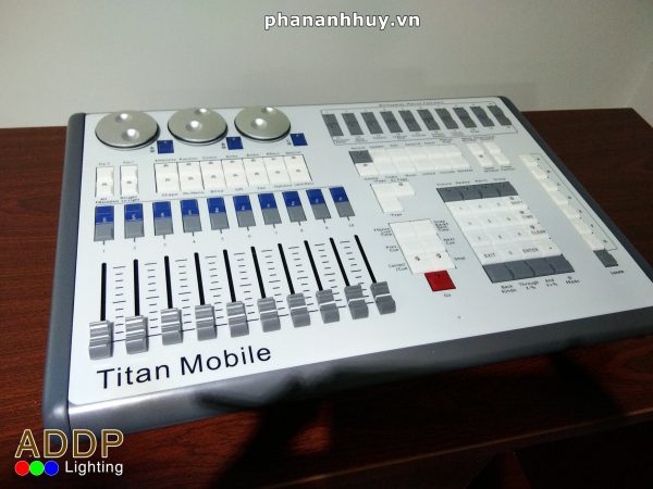 Bàn điều khiển ánh sáng Titan Mobile