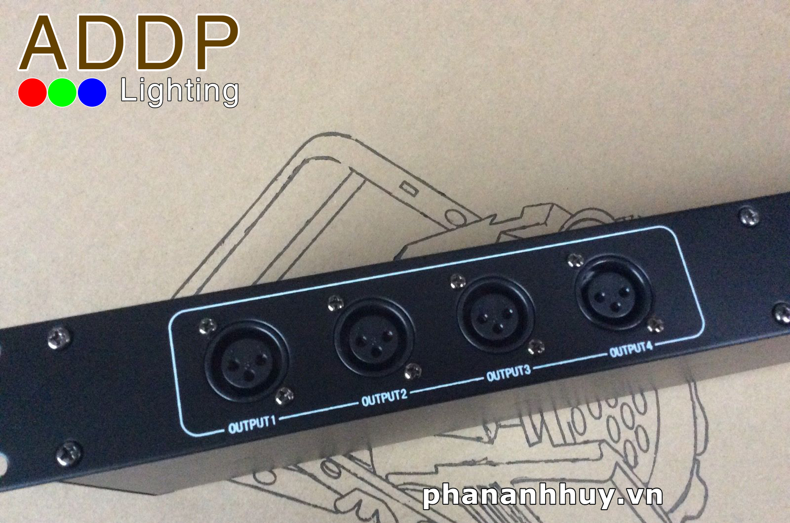 Bảo vệ hệ thống ánh sáng với bộ nâng 4 cổng Distribution Splitter