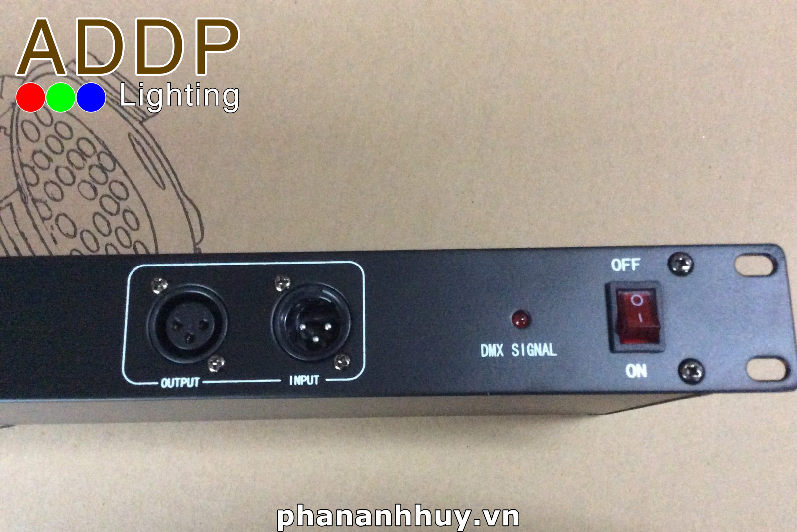 Bảo vệ hệ thống ánh sáng với bộ nâng 4 cổng Distribution Splitter