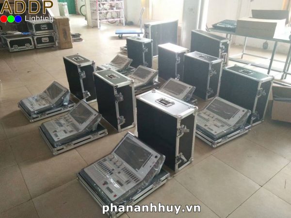 Bàn điều khiển ánh sáng Avolite Titan chuyên nghiệp