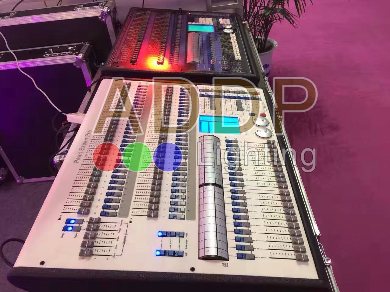 Bàn Điều Khiển Ánh Sáng DMX Pearl Exprert Pro Titan 10.0