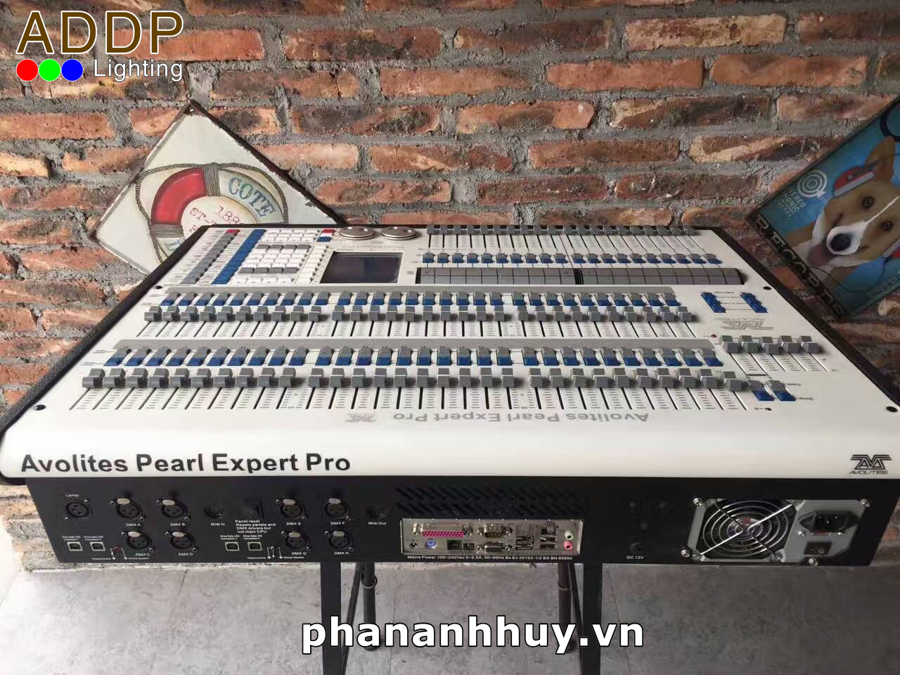 Bàn Điều Khiển Ánh Sáng DMX Pearl Exprert Pro Titan 10.0