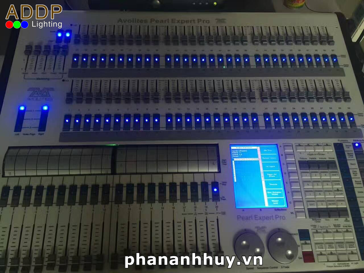 Bàn Điều Khiển Ánh Sáng DMX Pearl Exprert Pro Titan 10.0